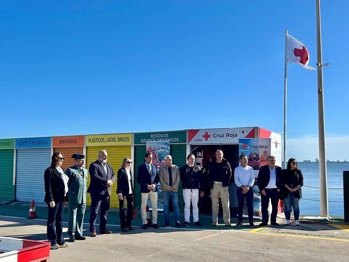 El Gobierno regional facilita la instalación de una nueva base de salvamento de Cruz Roja en el Club Náutico de Los Nietos