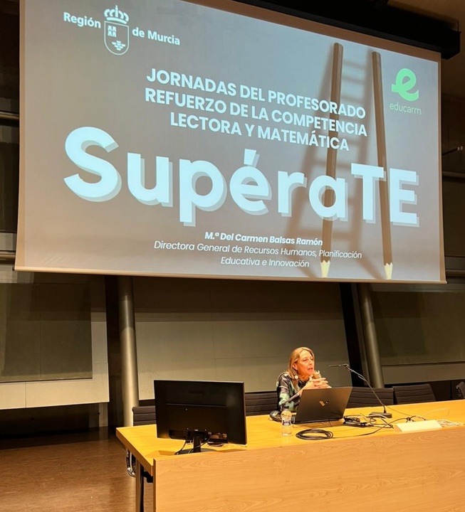 Ponencia a cargo de la directora general de Recursos Humanos, Planificación Educativa e Innovación, Carmen Balsas