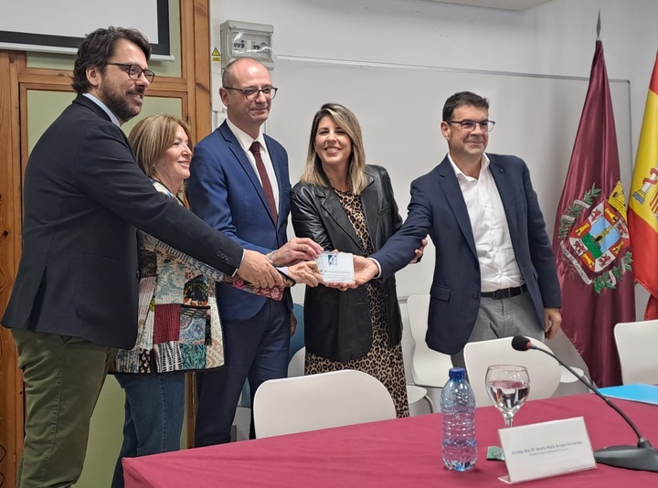 El consejero de Educación y Formación Profesional, Víctor Marín, y la alcaldesa de Cartagena, Noelia Arroyo, inauguran la I Jornada por una formación en empresa inclusiva', que se celebra en el CIFP Carlos III de Cartagena.