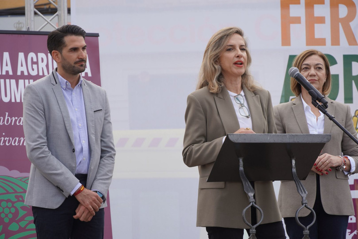La Comunidad destaca el valor del sector agrario en la Feria Agrícola de Jumilla 2025 (1)