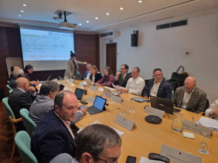 El Gobierno regional solicita al Ministerio simplificar la normativa nacional para apoyar al sector hortofrutícola