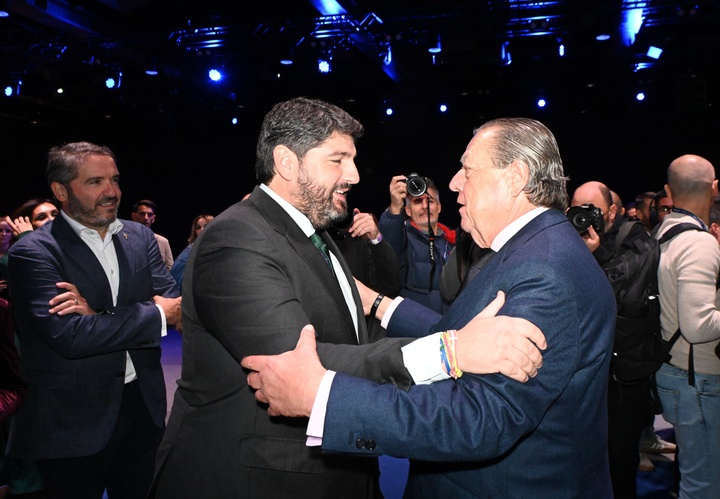 López Miras asiste en Valencia al acto que reivindica el Corredor Mediterráneo (2)