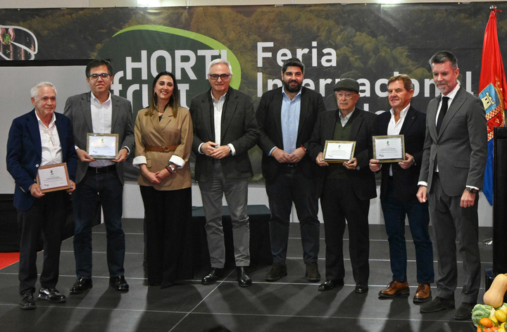 El presidente de la Comunidad, Fernando López Miras, en la Feria Internacional de Producción y Tecnología Agrícola (Hortifruit) 2025, celebrada en Ifepa, en Torre Pacheco (2)