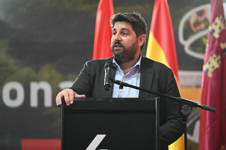El presidente de la Comunidad, Fernando López Miras, en la Feria Internacional de Producción y Tecnología Agrícola (Hortifruit) 2025, celebrada en Ifepa, en Torre Pacheco (3)
