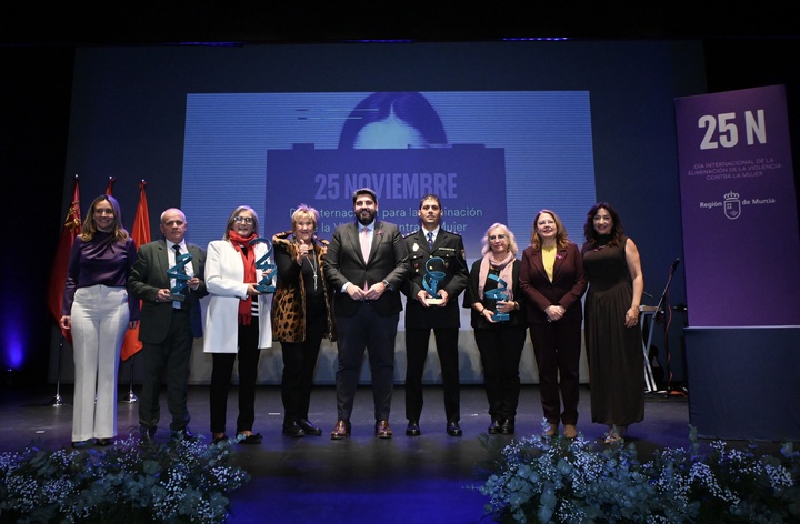 López Miras, en los Premios 25N de la Comunidad (2)