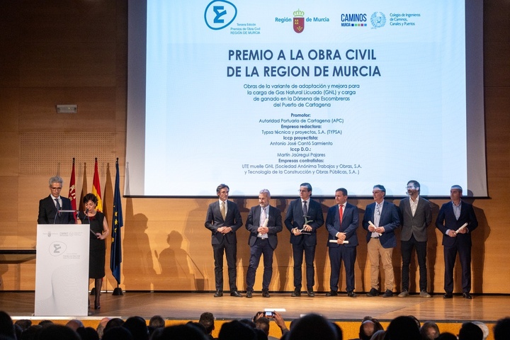 Foto de familia de los premiados en los III Premios de Obra Civil de la Región de Murcia 