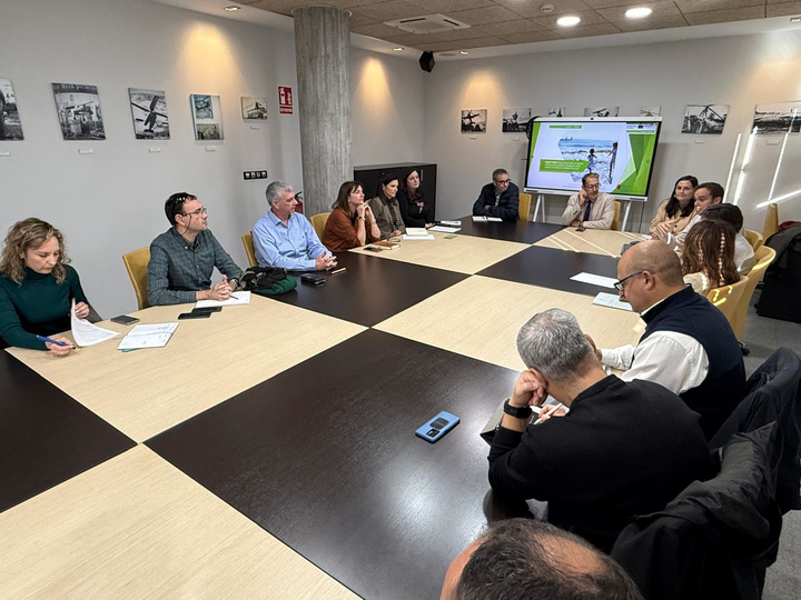 El director general de Ordenación del Territorio y Arquitectura, Javier Rollán, junto al resto de participantes en la reunión del proyecto europeo...