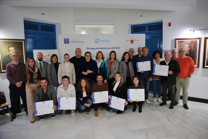 La Comunidad entrega en Alcantarilla los distintivos SICTED a empresas y servicios turísticos