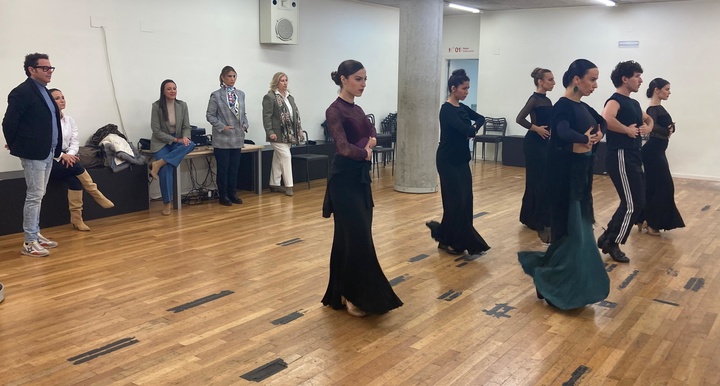 Imagen de la visita de la consejera de Turismo, Cultura, Juventud y Deportes, Carmen Conesa, al ensayo del Ballet Español de Murcia-Compañía Carmen y Matilde Rubio
