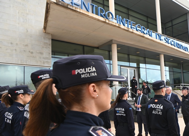 L&oacute;pez Miras visit&oacute; hoy el Centro Integral de Seguridad de Torre Pacheco acompa&ntilde;ado por el alcalde del municipio, Pedro &Aacute;ngel Roca (3)