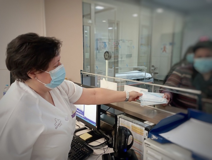 El uso obligatorio de la mascarilla desde el 31 de diciembre hasta el 14 de enero seguir&aacute; vigente en hospitales p&uacute;blicos y privados, centros de salud, consultorios y servicios de urgencias de Atenci&oacute;n Primaria (SUAP).