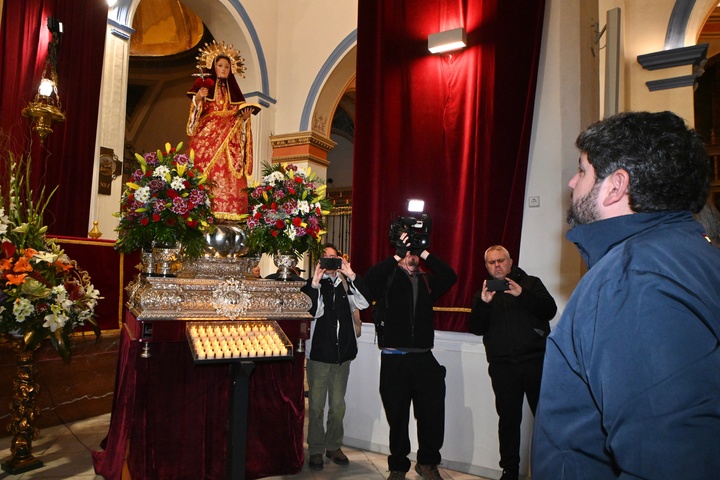 L&oacute;pez Miras acompa&ntilde;a a los totaneros en la romer&iacute;a de subida de La Santa y destaca los 200.000 euros invertidos para potenciar alojamientos rurales en la zona