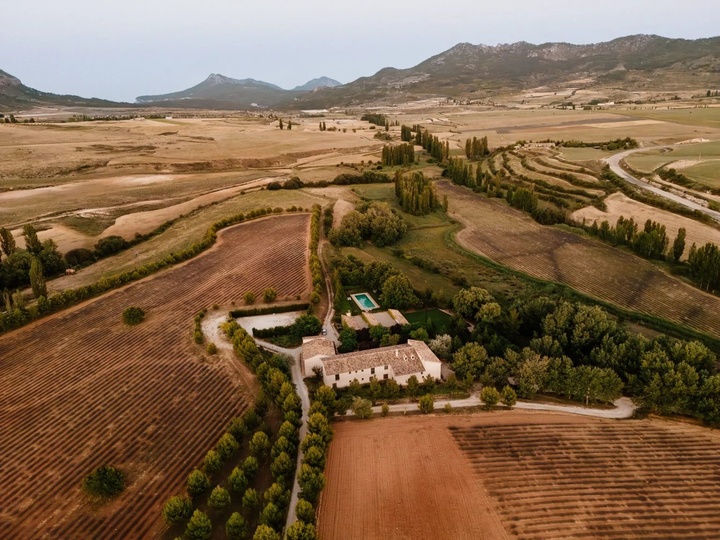 Imagen a&eacute;rea de Casa Pernias, en Moratalla, una de las empresas beneficiarias de las ayudas.