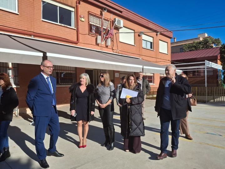 El consejero de Educaci&oacute;n y Formaci&oacute;n Profesional, V&iacute;ctor Mar&iacute;n, visita el colegio Virgen de la Vega de Cobatillas (Murcia), donde se realizar&aacute;n ...