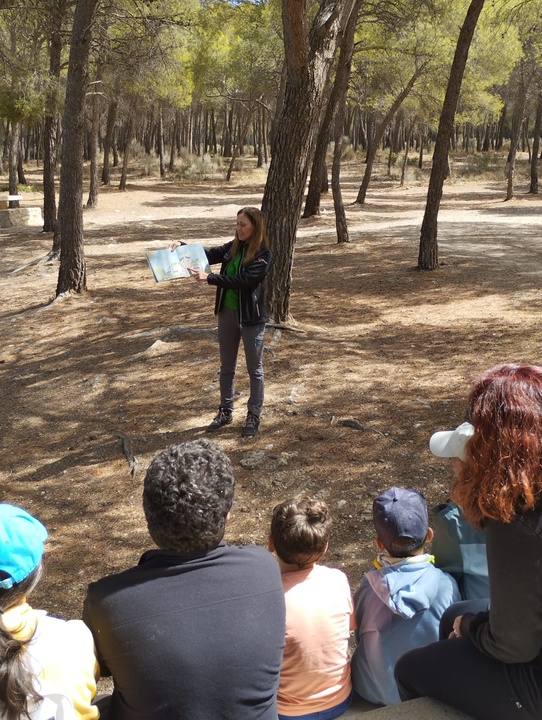 Cuentacuentos realizado en Sierra Espu&ntilde;a, en imagen de archivo.