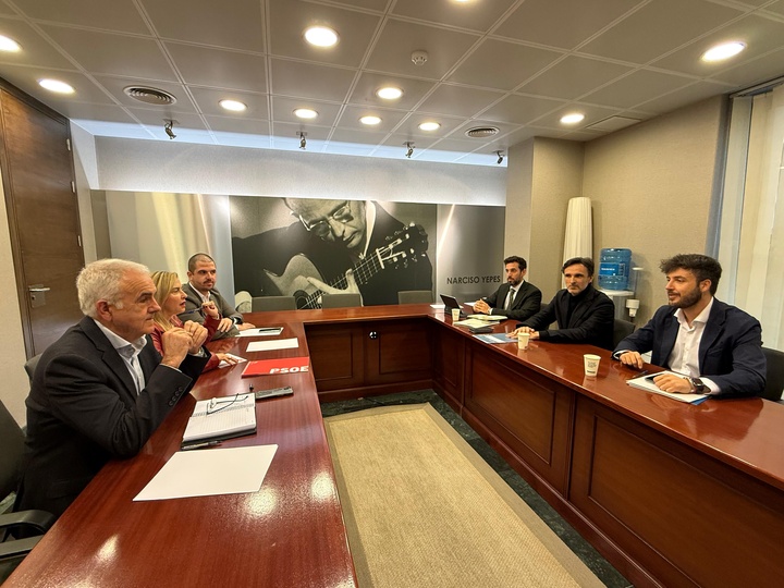 El consejero de Fomento e Infraestructuras, Jorge Garc&iacute;a Montoro, durante la reuni&oacute;n con los grupos parlamentarios de la Asamblea Regional para hablar sobre el anteproyecto de Ley de Vivienda Asequible