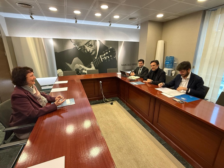 El consejero de Fomento e Infraestructuras, Jorge Garc&iacute;a Montoro, durante la reuni&oacute;n con los grupos parlamentarios de la Asamblea Regional para hablar sobre el anteproyecto de Ley de Vivienda Asequible