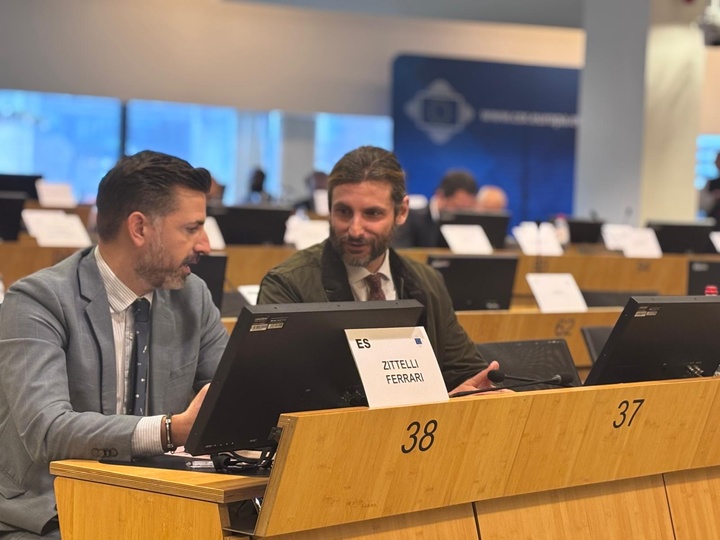 El director general de Uni&oacute;n Europea, Adri&aacute;n Zittelli, en la &uacute;ltima reuni&oacute;n de la Comisi&oacute;n Ciudadan&iacute;a, Gobernanza, Asuntos Institucionales y Exteriores...