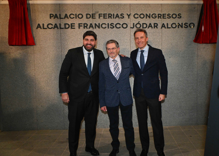 L&oacute;pez Miras pone en valor que Francisco J&oacute;dar, que desde hoy da su nombre al recinto ferial de Lorca, "dej&oacute; una ciudad mejor que la encontr&oacute; a pesar de las dificultades" (3)
