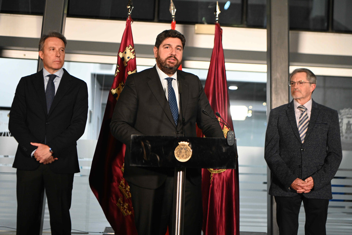 L&oacute;pez Miras pone en valor que Francisco J&oacute;dar, que desde hoy da su nombre al recinto ferial de Lorca, "dej&oacute; una ciudad mejor que la encontr&oacute; a pesar de las dificultades" (4)