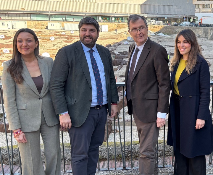 El jefe del Ejecutivo auton&oacute;mico, Fernando L&oacute;pez Miras, y el alcalde de Murcia, Jos&eacute; Ballesta, presentaron hoy la primera fase de las obras de rehabilitaci&oacute;n...