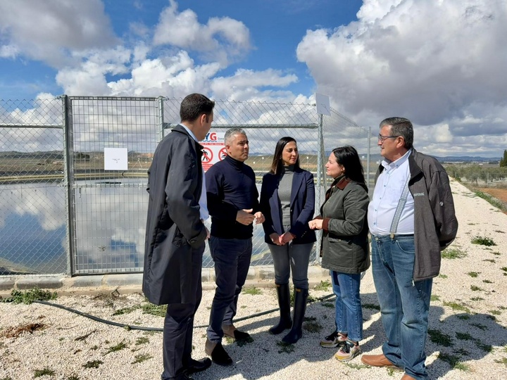 Im&aacute;genes de la consejera Sara Rubira Sobre las actuaciones para modernizar el regad&iacute;o y potenciar el aprovechamiento de agua de la comunidad de regantes...