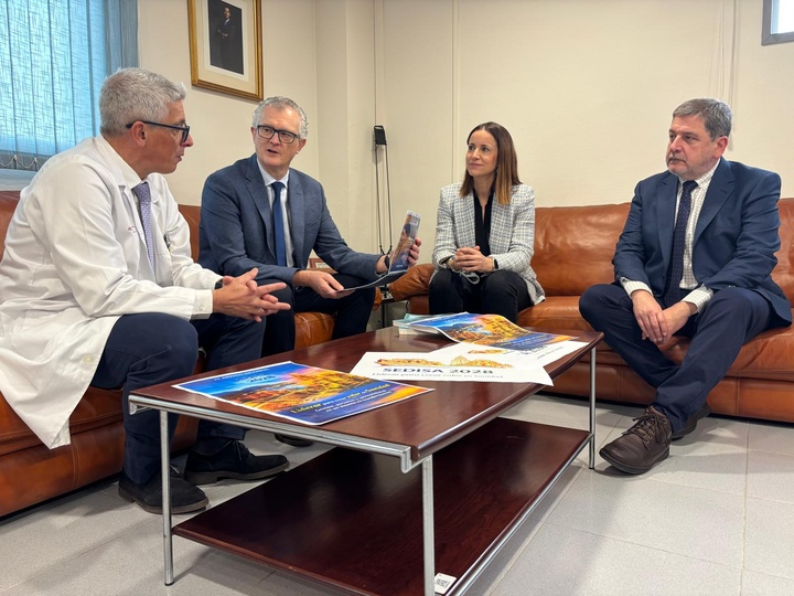 El consejero de Salud, Juan Jos&eacute; Pedre&ntilde;o, y la directora gerente del Servicio Murciano de Salud, Isabel Ayala,  con el presidente de la junta directiva...