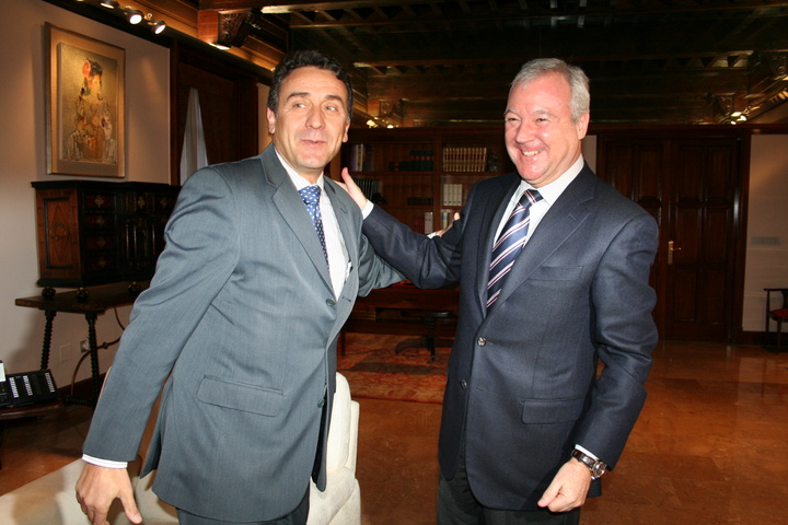 El presidente Valcárcel recibe al secretario de Estado de Medio Rural y Agua