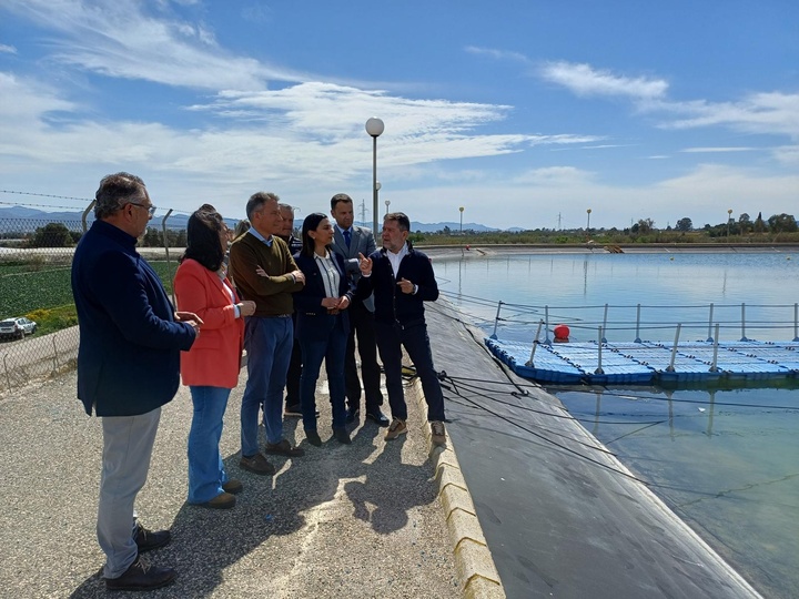 Imagen de la consejera, Sara Rubira, durante su visita a la Comunidad de Regantes de Lorca.&nbsp;
