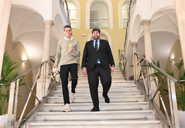 L&oacute;pez Miras recibe al campe&oacute;n del mundo Mariano Garc&iacute;a, "ejemplo dentro y fuera de la pista"