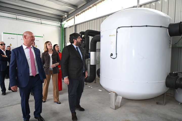 L&oacute;pez Miras inaugura el centro log&iacute;stico de la cooperativa Campos de Jumilla (3)