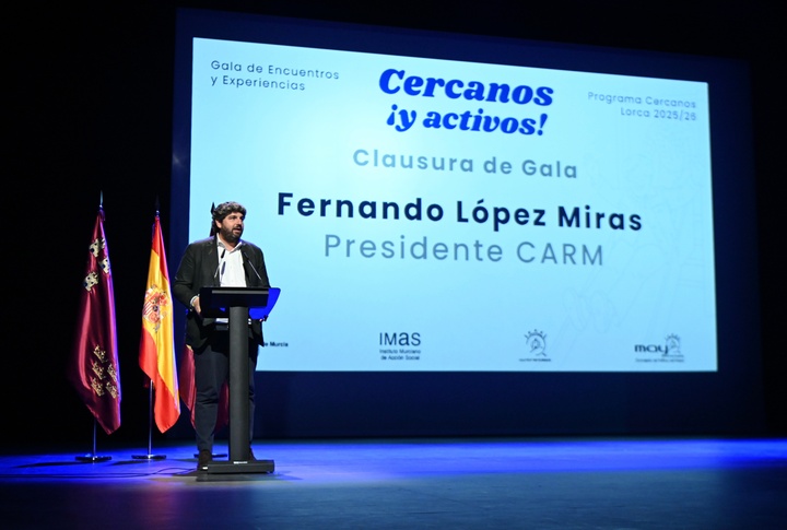 El presidente L&oacute;pez Miras y el alcalde de Lorca, Fulgencio Gil, participaron hoy en un encuentro con beneficiarios del programa 'Cercanos' de la Comunidad (2)
