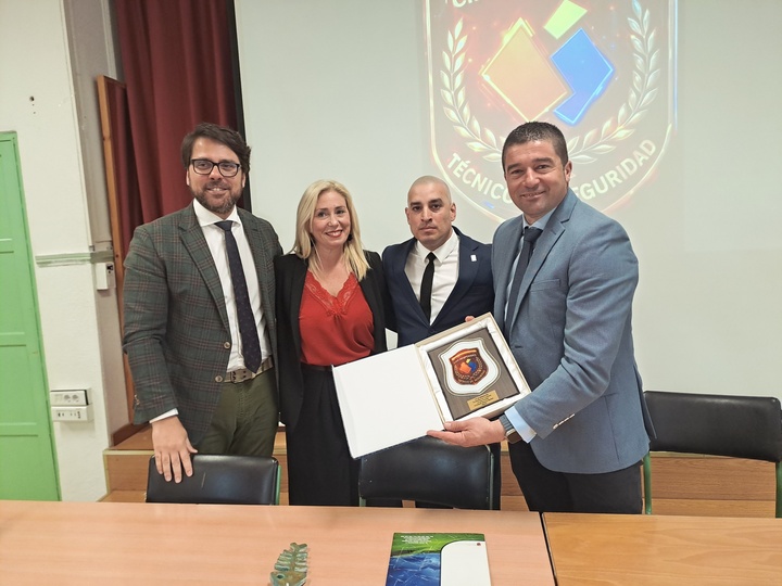 El director general de Formaci&oacute;n Profesional, Ense&ntilde;anzas de R&eacute;gimen Especial y Educaci&oacute;n Permanente, Luis Qui&ntilde;onero, asiste a la presentaci&oacute;n del...