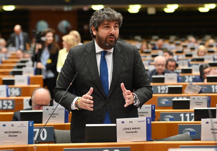 El presidente de la Regi&oacute;n de Murcia, Fernando L&oacute;pez Miras, interviene en el pleno del Comit&eacute; Europeo de las Regiones (2)