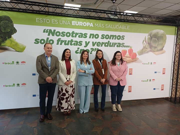 Im&aacute;genes de la consejera Sara Rubira durante la asamblea de +Br&oacute;coli