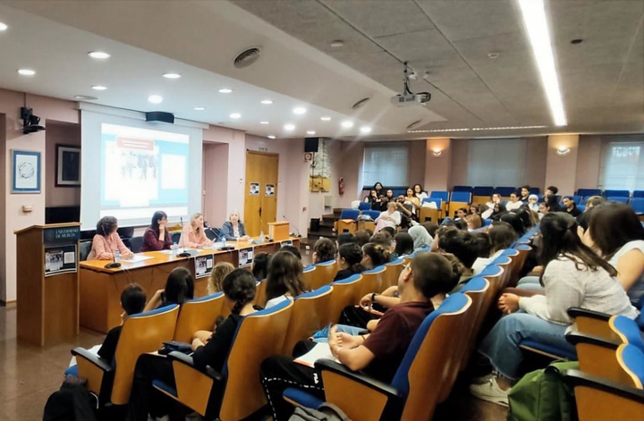 Entrega de diplomas a un centenar de alumnos mediadores