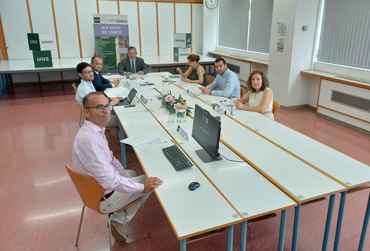 El consejero de Medio Ambiente, Industria, Universidades, Investigaci&oacute;n y Mar Menor, Juan Mar&iacute;a V&aacute;zquez, presiden la Junta Rectora de la Universidad...