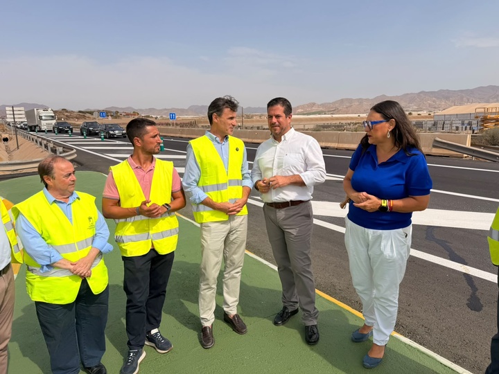 El consejero Jorge Garc&iacute;a Montoro visita el fin de la obra de refuerzo de la seguridad vial en los accesos al pol&iacute;gono industrial de &Aacute;guilas