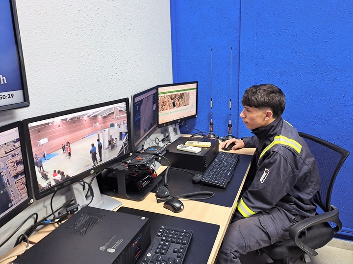 Alumnos realizando el  Grado Medio de Formaci&oacute;n  Profesional de T&eacute;cnico en Seguridad