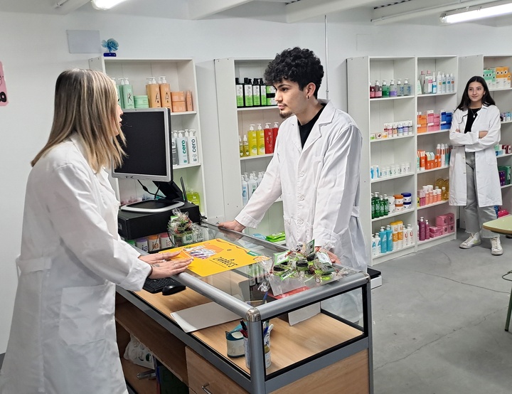 Alumnos del IES Jos&eacute; Planes (Murcia) premiados por su proyecto 'FarmacIA'&nbsp;