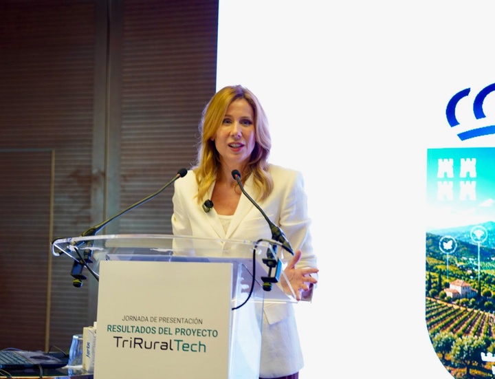 La consejera de Econom&iacute;a, Hacienda, Portavoc&iacute;a, Fondos Europeos y Transformaci&oacute;n Digital, durante la presentaci&oacute;n del proyecto TriRuralTech