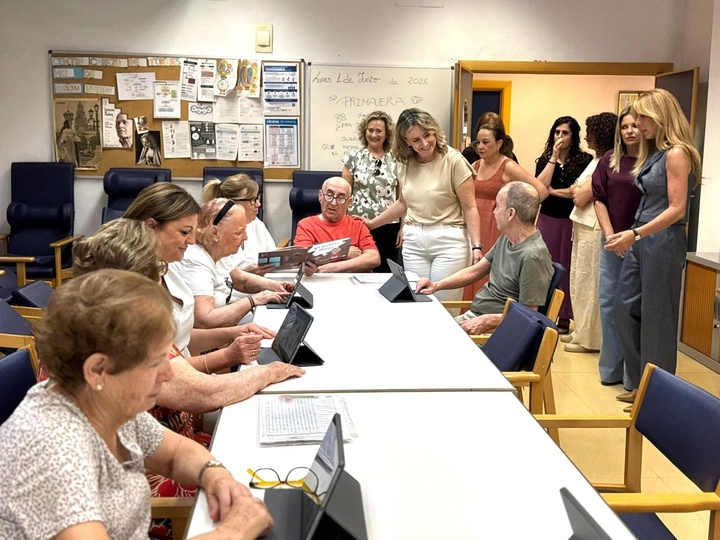 La consejera de Pol&iacute;tica Social, Familias e Igualdad, Conchita Ruiz, durante la visita al centro de d&iacute;a de Cabezo de Torres
