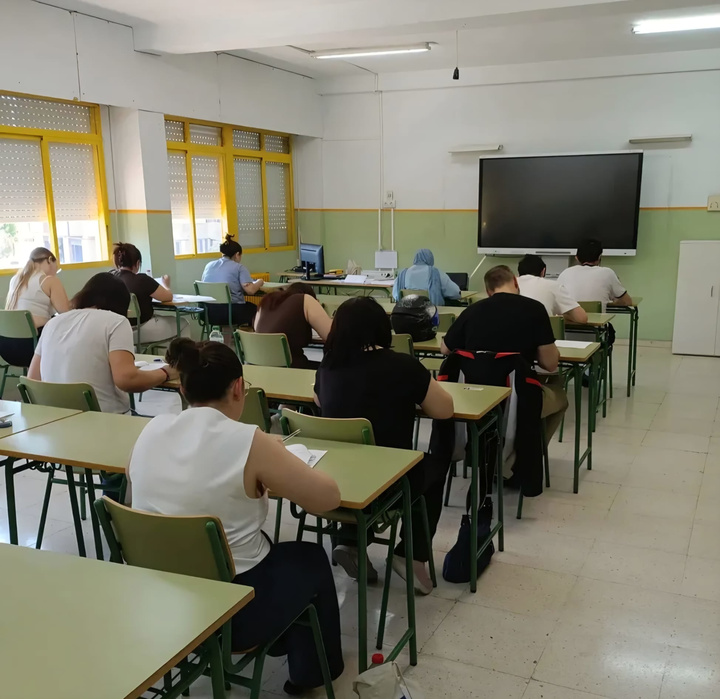 Imagen de la clase en el Centro de Educaci&oacute;n de Adultos Infante (Murcia).