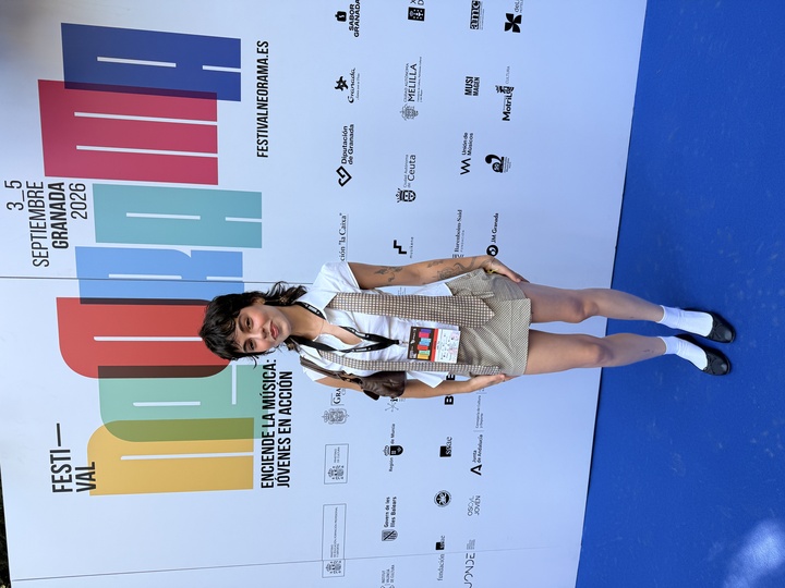 Imagen de Julia Cry en la bienvenida del festival Neorama facilitada por Mete&oacute;rica Entertainment