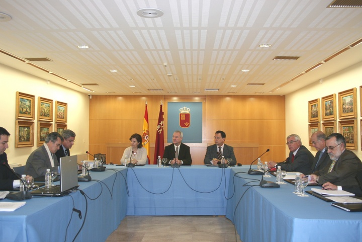 Valcárcer en la reunión del Patronato de Neurorehabilitación