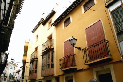 Fachadas rehabilitadas en el centro histórico de Moratalla (2)