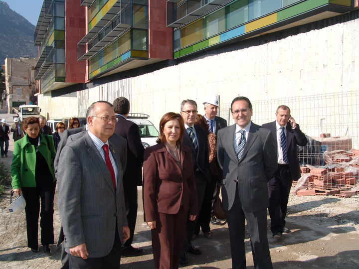 Palacios visita las obras de construcción del Centro de Salud Cieza-Oeste