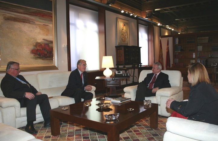 Reunión de Valcárcel con el embajador de Alemania en España