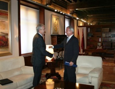 El presidente de la Comunidad recibe al alcalde de Abarán, Antonio Eugenio Gómez