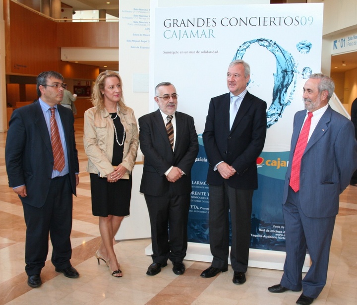 Valcárcel asiste al concierto benéfico patrocinado por Cajamar de la Región de Murcia